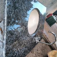 Pianale in granito lavandino e rubinetto specchio 