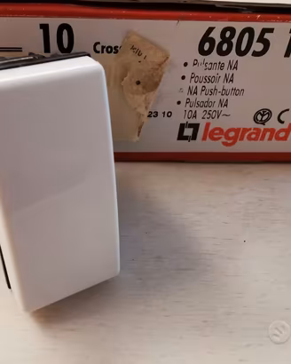 Interruttori legrand serie cross