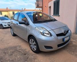 Toyota Yaris 1.0 5P (prezzo incluso passaggio)