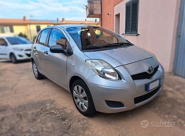 Toyota Yaris 1.0 5P (prezzo incluso passaggio)