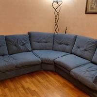 Grande divano ad angolo