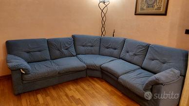 Grande divano ad angolo