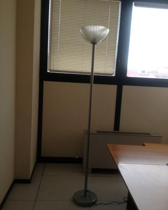 Lampada a piantana