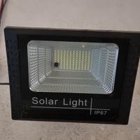 luce LED faretto e  pannello solare 