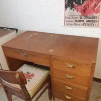 antica scrivania in legno 