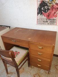 antica scrivania in legno 