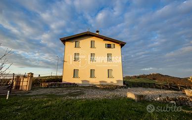Villa Bifamiliare con finiture di pregio, a Canoss