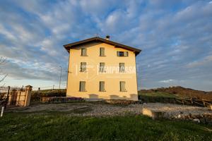 Villa Bifamiliare con finiture di pregio, a Canoss