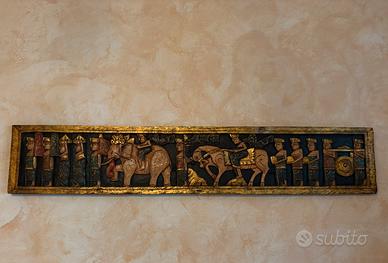 Pannello etnico in legno intagliato e dipinto