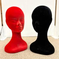 Teste in polistirolo e vellutino per vetrine