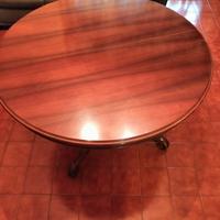 Tavolo rotondo in legno