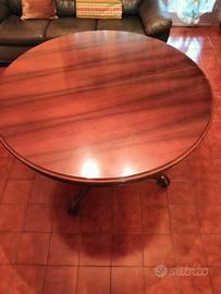 Tavolo rotondo in legno