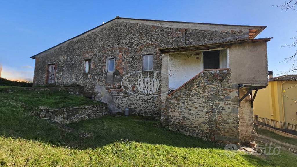 Rustico / Casale di 550 m² con 5 locali a Reggello - Vista 2