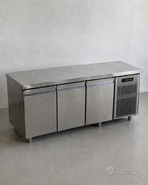 Tavolo refrigerante a tre ante in acciaio inox