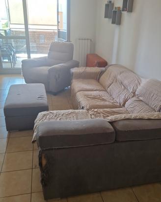 Divano letto con pouf e poltrona elettrica