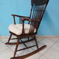 Sedia a dondolo in noce 
