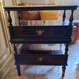 Elegante Tavolino / Comodino antico