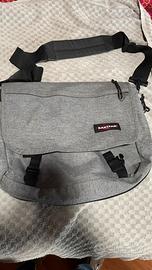 Borsa EASTPAK molto capiente