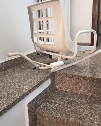 Sedia girevole per vasca da bagno