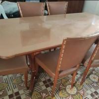 Tavolo da pranzo in legno