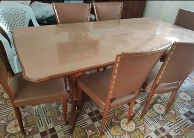 Tavolo da pranzo in legno