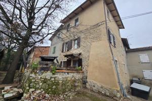 CASA SEMINDIPENDENTE A TRAVERSETOLO