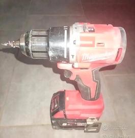 Trapano/ avvitatore a percussione Milwaukee 