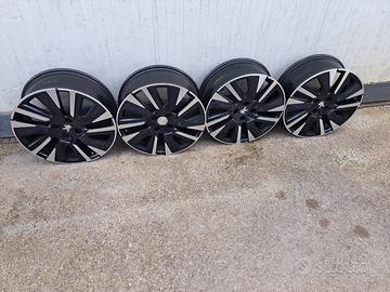 PEUGEOT 2008 CERCHI BICOLORE DIAMETRO 18 ANNO 2020