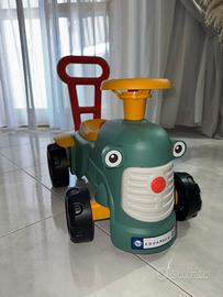 Gioco primi passi bambini con carrellino