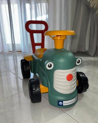 Gioco primi passi bambini con carrellino