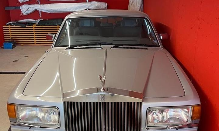 Rolls Royce Silver Spirit silver
