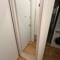 Specchio con cornice a color oro