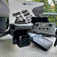 DJI Mavic 3 Pro  Fly More Combo