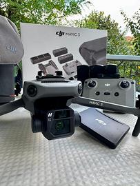 DJI Mavic 3 Pro  Fly More Combo