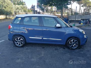 AUTO FIAT 500L