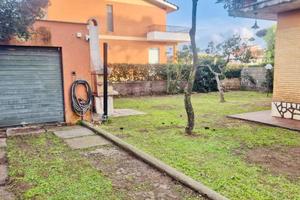 Villa di 180 m² con 5 locali e box auto a Anzio
