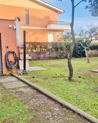 Villa di 180 m² con 5 locali e box auto a Anzio