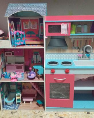 Cucina in legno e casa di Barbie