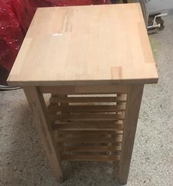 Tavolo d’appoggio con porta bottiglie
