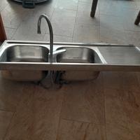 Lavandino in acciaio