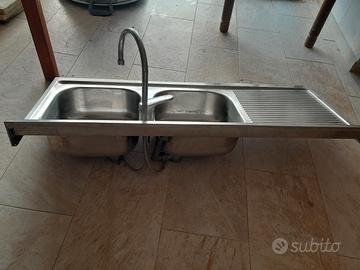 Lavandino in acciaio