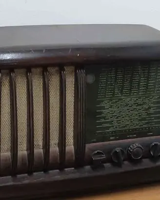 Radio d’epoca a valvole Magndyne anni ’40 in legno