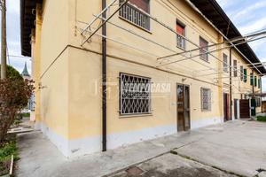 porzione di casa con giardino