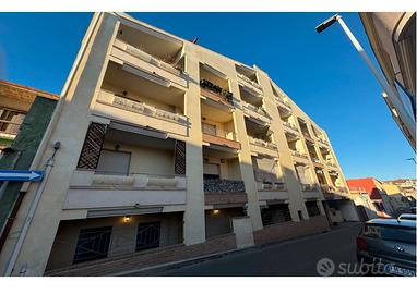 Attico con terrazzo, arredato, accessoriato