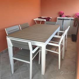 Tavolo da giardino cmpleto di sedie