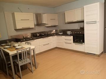 CUCINA ANGOLARE  CM 275 X 300  no tavolo e sedie