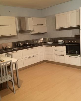 CUCINA ANGOLARE  CM 275 X 300  no tavolo e sedie