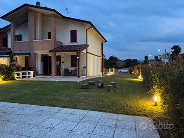 Villetta ad angolo con ampio giardino