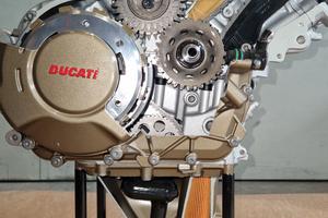 tavolino motore DUCATI DESMOSEDICI 