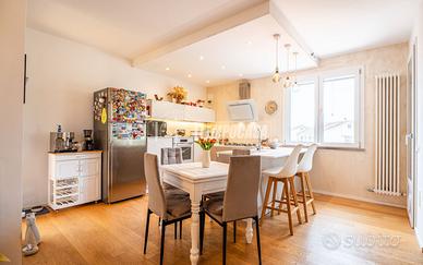 Appartamento moderno con ampia terrazza vista mare